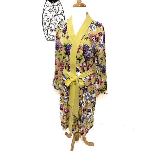 Isaac Mizrahi Other - NWOT Isaac Mizrahi Live! Floral Print Robe